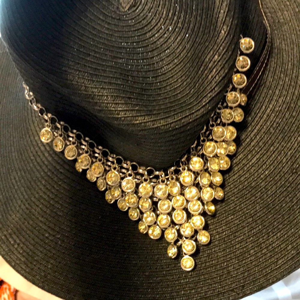 Crystal necklace, never been worn.